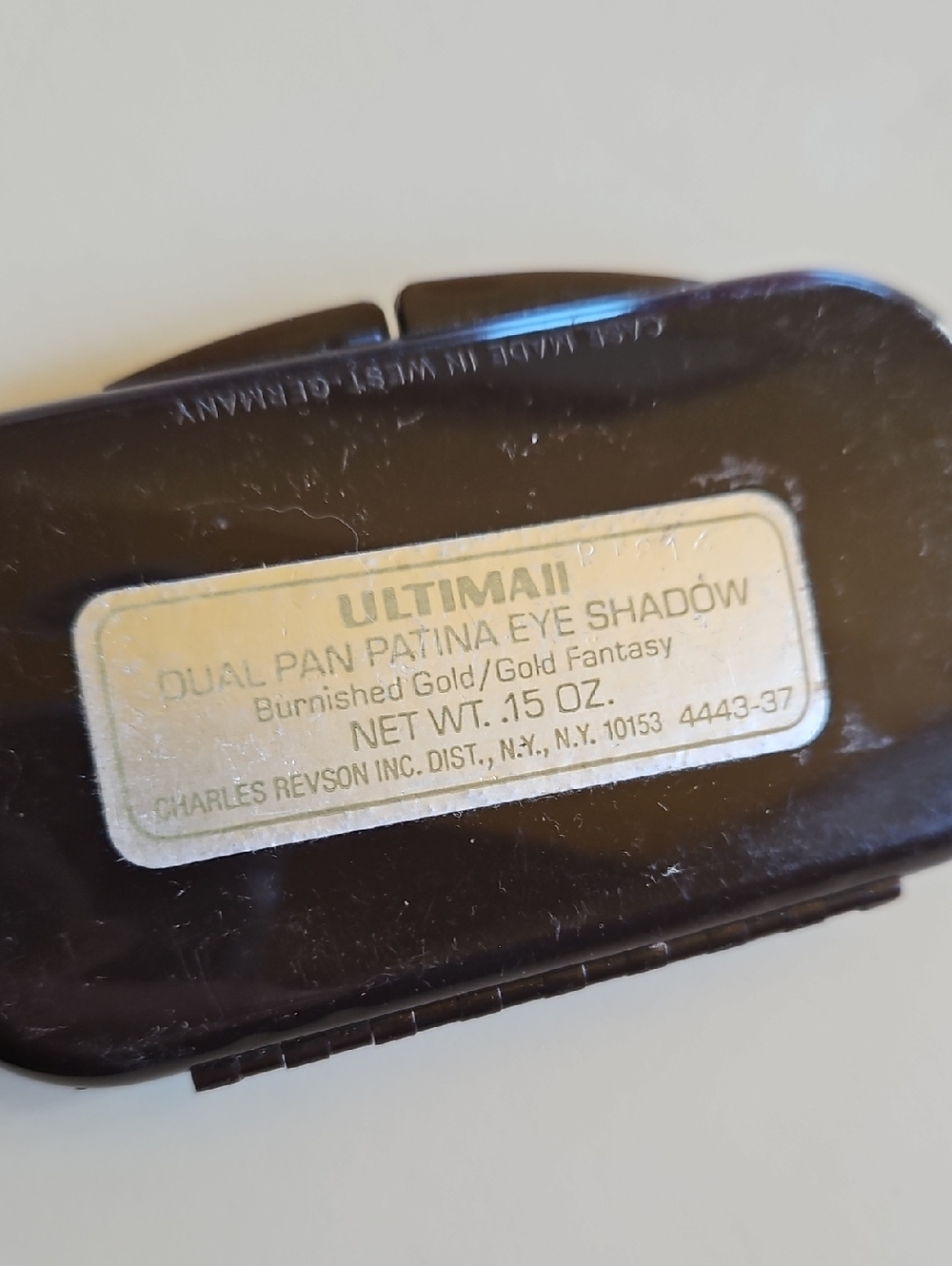 Ultima II Dual Pan Patina Eye Shadow - Burnished Gold and Gold Fantasy Disc. - Picture 4 of 5